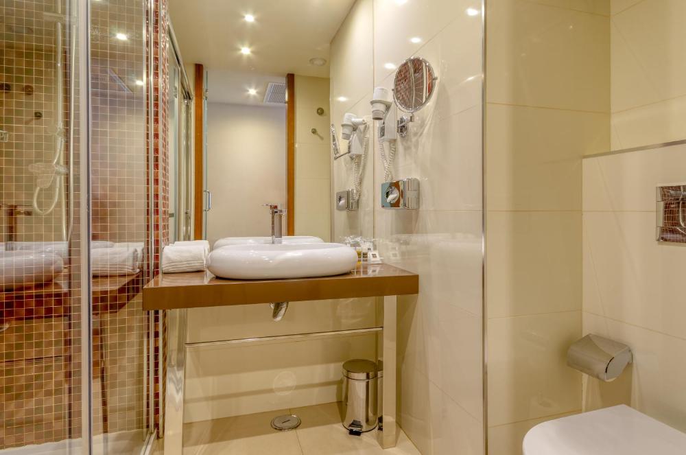 Superior Twin Room interior
