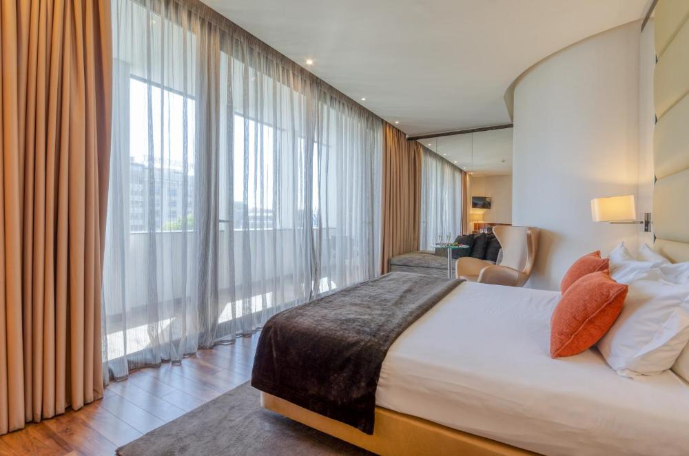 Executive Double Room with Balcony interior